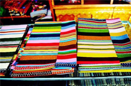 藏族妇女腰间的围裙是如何制作的？