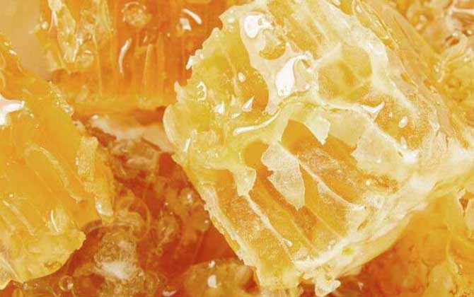 蜂巢蜜的正确食用方法有哪些？