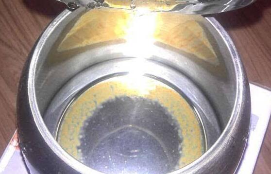 食用碱能不能除水垢 请问水垢用什么东西洗