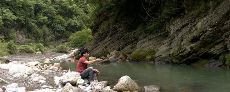 野钓怎么选择钓位？