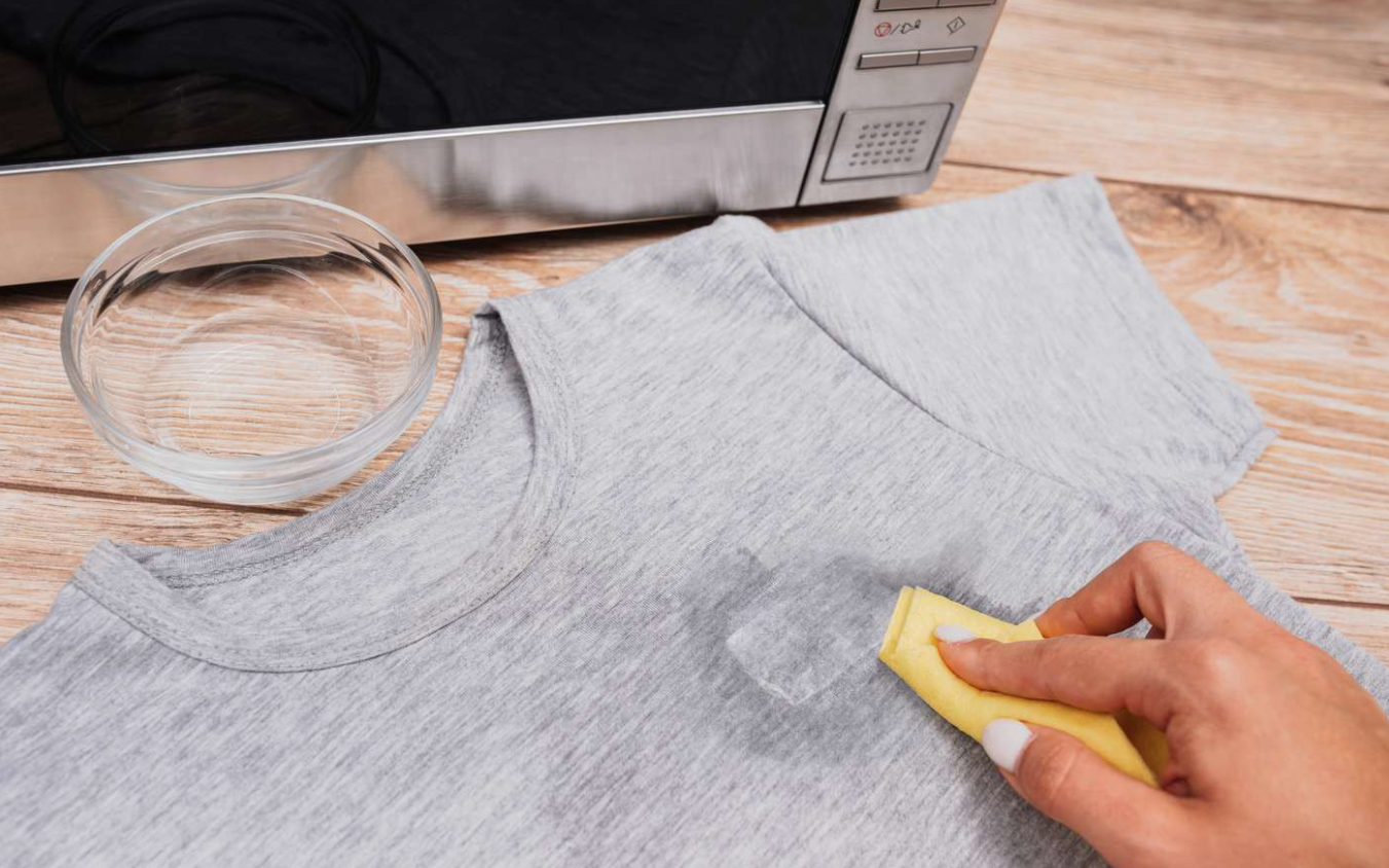衣服上的贴纸胶怎样洗掉?